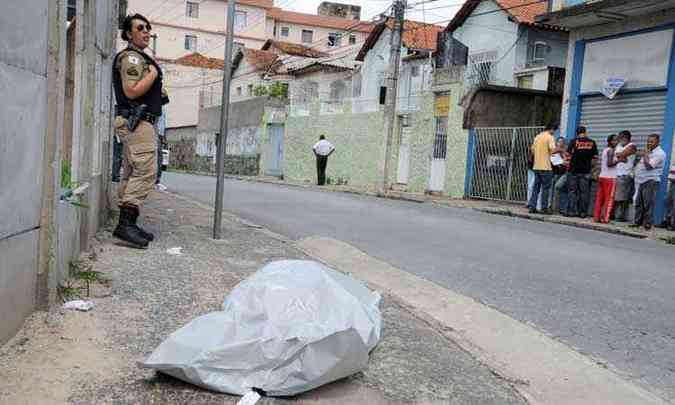 Luiz Guimares morreu na rua, aps ser expulso de lote por vigia(foto: Paulo Filgueiras/EM/D.A.Press)