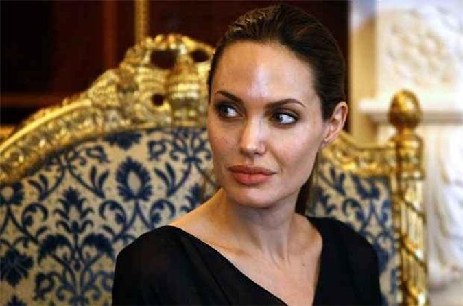 Angelina Jolie fez cirurgia preventiva para evitar câncer pouco antes da morte da tia (foto: AFP PHOTO/SAFIN HAMED ) Angelina Jolie fez cirurgia preventiva para evitar câncer pouco antes da morte da tia (foto: AFP PHOTO/SAFIN HAMED )