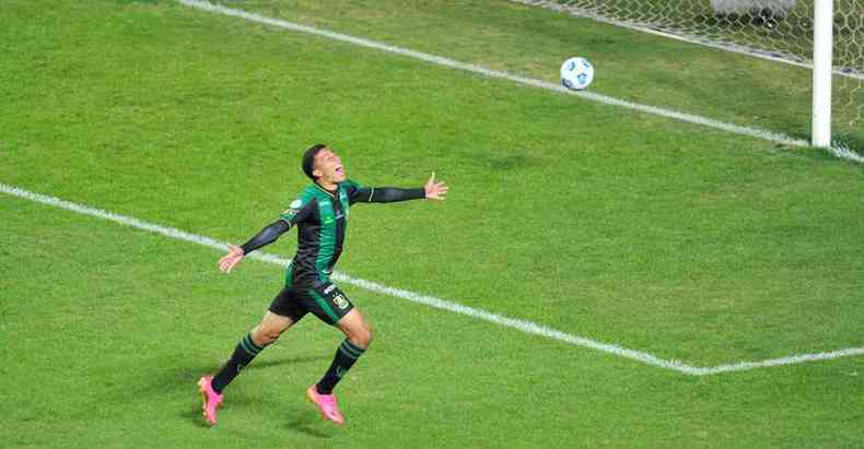 Joo Paulo comemora gol contra o Santos na vitria maiscula por 2 a 0 confirmando retomada do Coelho no Brasileiro(foto: Ramon Lisboa/EM/D.A Press %u2013 3/7/21)