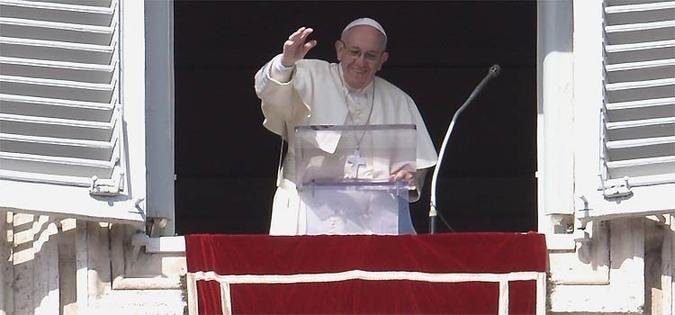 Sumo Pontífice falou para milhares de fiéis que se reuniram na Praça São Pedro, em Roma(foto: AFP Photo/Filippo Monteforte) Sumo Pontífice falou para milhares de fiéis que se reuniram na Praça São Pedro, em Roma(foto: AFP Photo/Filippo Monteforte)