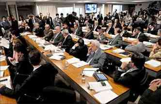 Reunio da comisso de inqurito do Cachoeira: o colegiado de deputados e senadores investiga a relao do bicheiro com polticos (foto: Bruno Peres/CB/D.A Press )