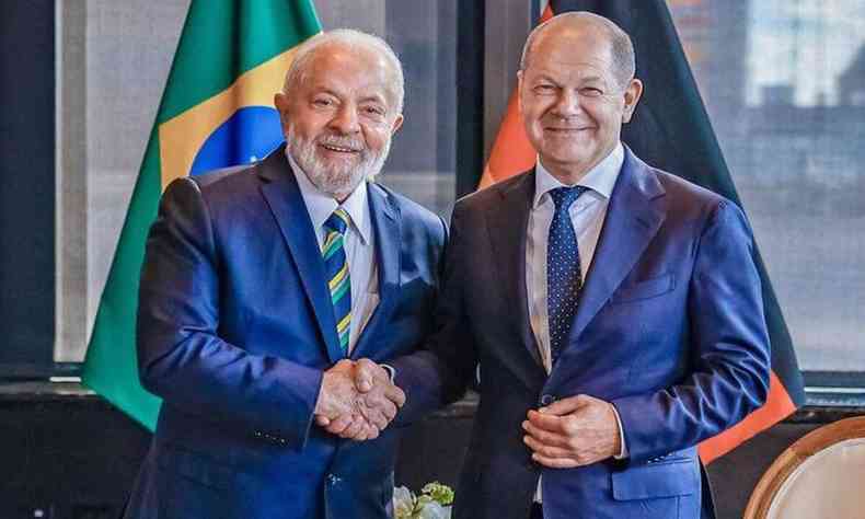 Presidente Luiz Incio Lula da Silva (PT) ao lado do primeiro-ministro da Alemanha, Olaf Scholz