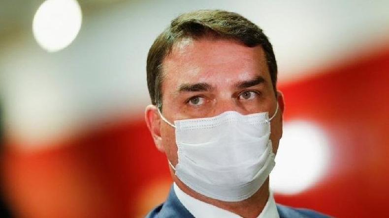 Den�ncias de poss�veis crimes cometidos pela fam�lia presidencial n�o abalaram fidelidade de Mendon�a a Bolsonaro(foto: Reuters)
