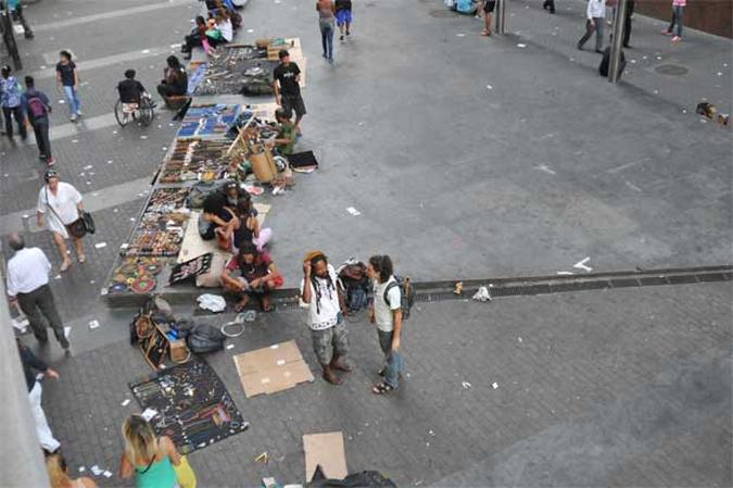 Os expositores que hoje ocupam a Rua Rio de Janeiro vão ter que deixar o espaço(foto: Marcos Michelin/EM/D.A.Press) Os expositores que hoje ocupam a Rua Rio de Janeiro vão ter que deixar o espaço(foto: Marcos Michelin/EM/D.A.Press)