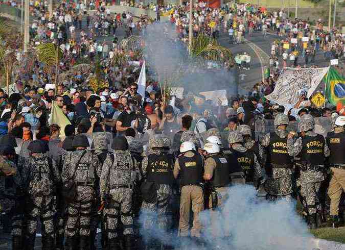 NELSON ALMEIDA / AFP(foto: Uma das vtimas morreu em Belo Horizonte, ao cair de viaduto)