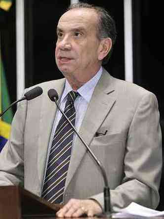 Senador Aloysio Nunes (PSDB) usou a tribuna do Senado para dizer que j existem elementos jurdicos para o afastamento da presidente(foto: Waldemir Barreto /Agncia Senado)