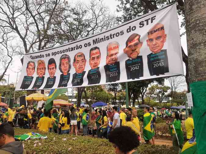 Cartazes na Praa da Liberdade protestam contra ministros do STF neste 7 de SetembroEstado de Minas