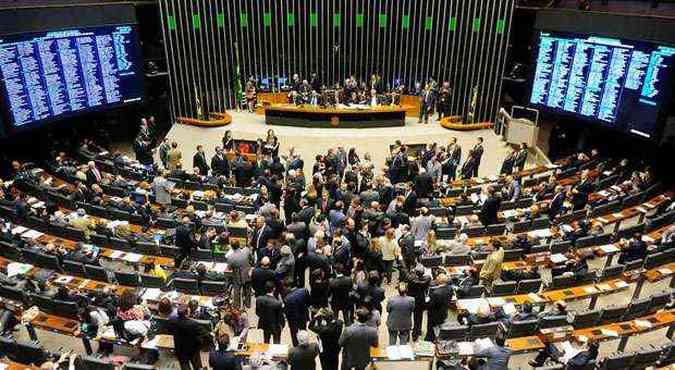 No plenrio, o PMDB pretende driblar o bloqueio da pauta com votao relmpago dos projetos(foto: Gustavo Lima/Agncia Cmara - 3/7/13)