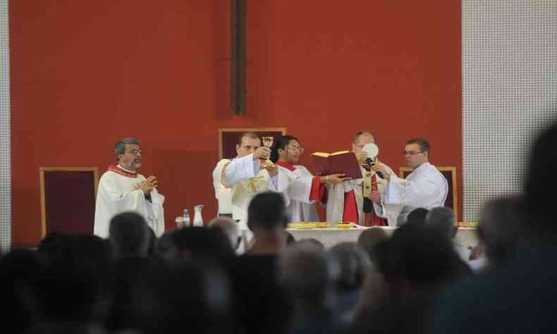 Corpus Christi: Dom Walmor celebra missa na Catedral Cristo Rei