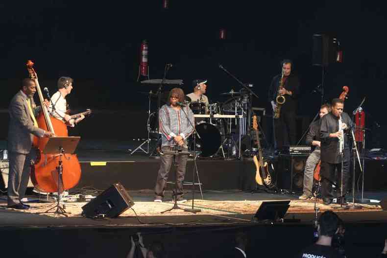 Ron Carter, Milton Nascimento, o homenageado da noite, e Wayne Shorter durante show em Ouro Preto, em setembro de 2008