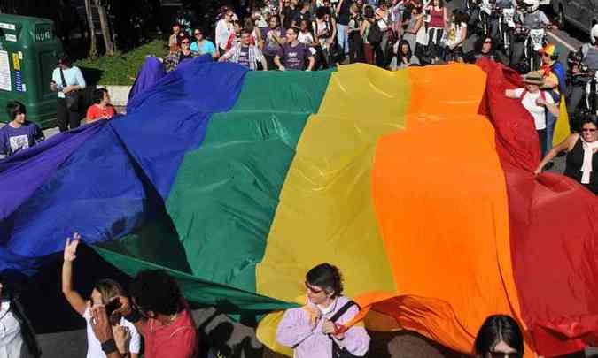 Todos os anos a parada gay leva milhares s ruas do pas na busca pelos direitos dos homossexuais(foto: J. Duran Machfe)