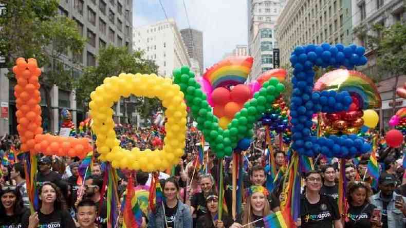 As paradas do orgulho LGBT que acontecem todos os anos nas principais cidades do mundo comearam por causa da revolta de Stonewall(foto: AFP)