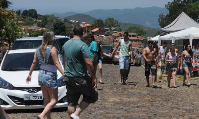 ...deram lugar ao vaivém frenético de carros e pedestres que move a economia(foto: Tulio Santos/EM/D.A Press) ...deram lugar ao vaivém frenético de carros e pedestres que move a economia(foto: Tulio Santos/EM/D.A Press)