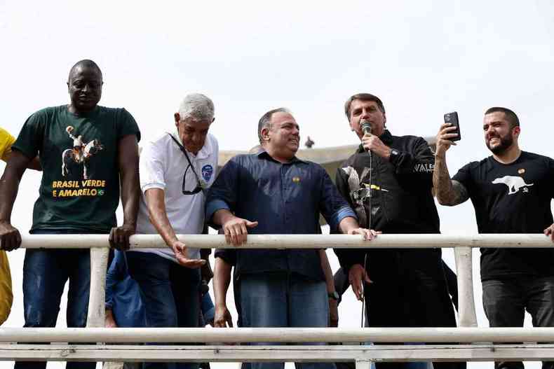 O presidente da Repblica e o general Pazuello participaram, sem mscara, de uma manifestao no Rio de Janeiro(foto: Alan Santos/PR )