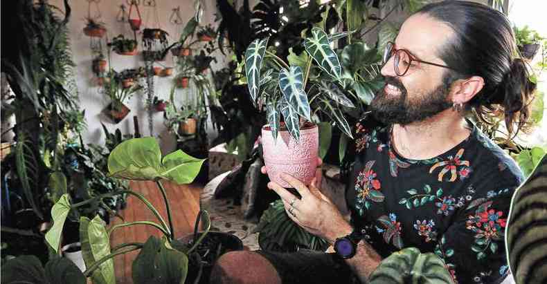 Fascinado pelas plantas desde criana, o bilogo Samuel Gonalves diz que elas o ajudam a manter o foco(foto: Gladyston Rodrigues/EM/D.A Press )