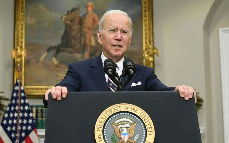 Biden fala com jornlaistas