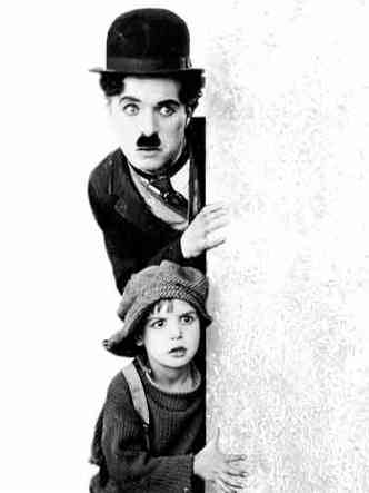Charles Chaplin em 'O garoto'. Obra do artista est reunida na seo Grandes Diretores(foto: Chaplin Studios/Divulgao)