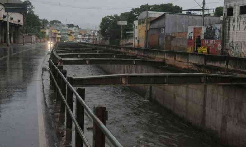 Nessa sexta-feira, temporal surpreendeu moradores em BH(foto: Tulio Santos/EM/D.A Press)
