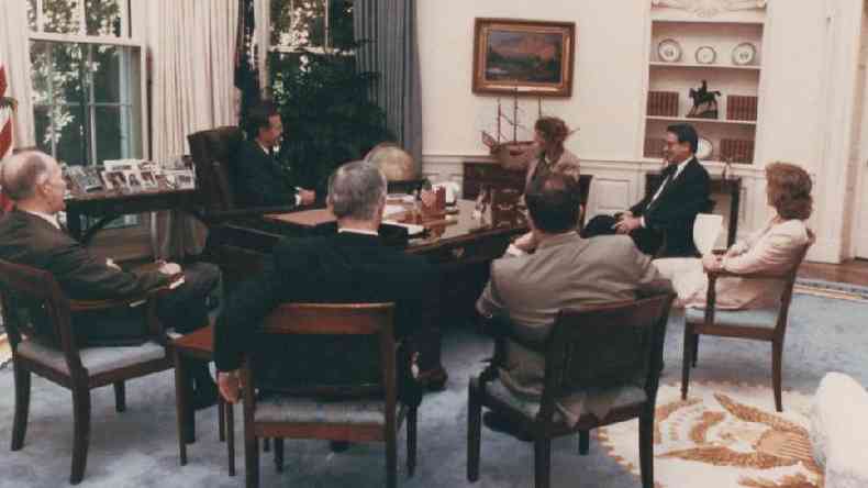 Jonna conseguiu esconder sua identidade em um encontro com o presidente George H. W. Bush ao usar uma mscara(foto: Jonna Mendez)
