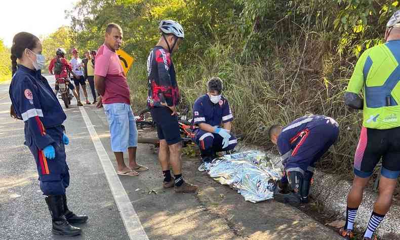 Samu faz atendimento de ciclista atropelado e morto no Norte de Minas 