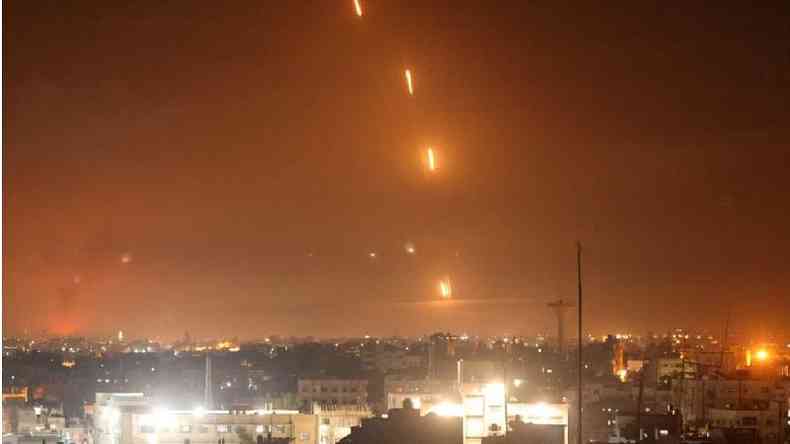 O grupo Hamas lanou um grande nmero de foguetes sobre vrias cidades israelenses(foto: AFP)