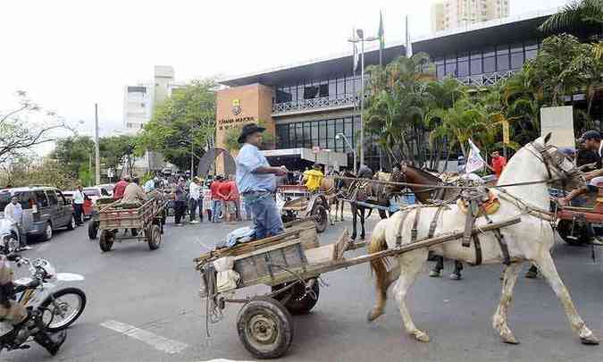Carroceiros fizeram protesto em outubro contra substituio de animais por veculos de trao mecnica(foto: Jair Amaral (EM/D.A Press))