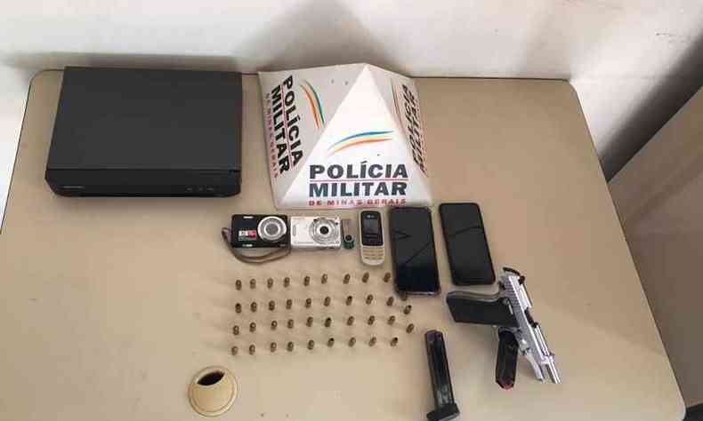 Material apreendido na casa do suspeito, em Periquito(foto: PMMG/Divulgao)