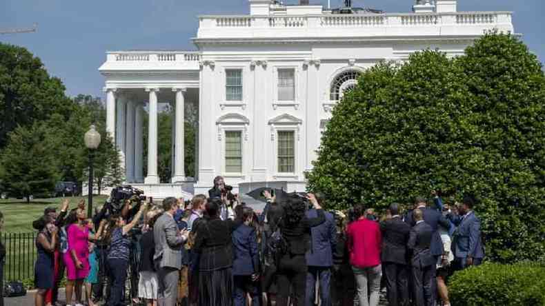 Encontro privado da famlia de Floyd com Biden na Casa Branca durou cerca de uma hora(foto: EPA/TASOS KATOPODIS)