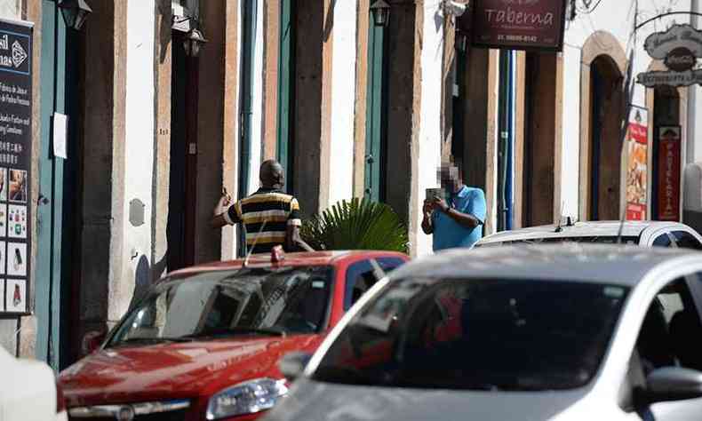 O homem chegou a posar para fotos na Praa Tiradentes(foto: Tlio Santos/EM/DA Press)