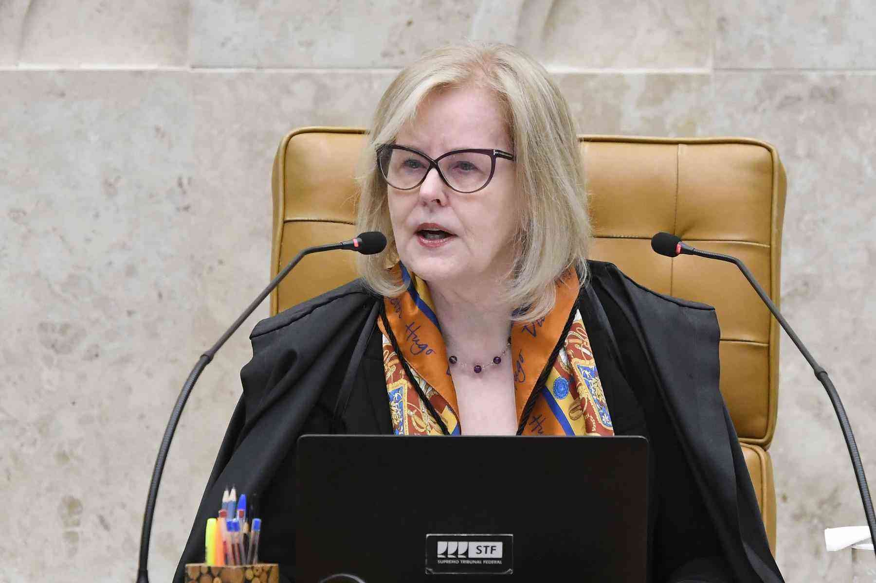 Em decisão, Rosa Weber relembra episódio em que Bolsonaro teve pistola  roubada