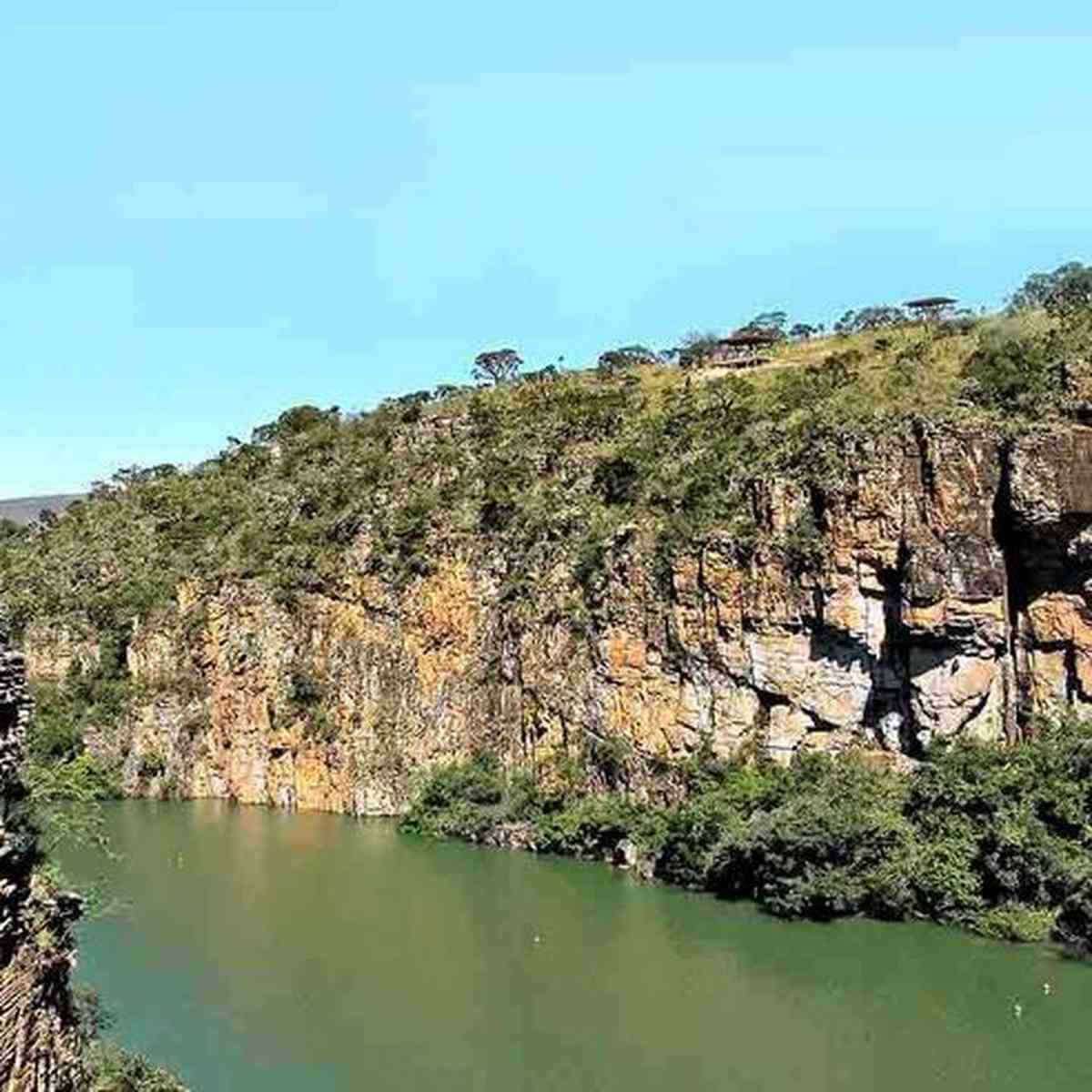 Com risco natural controlado após desastre, turistas voltam aos cânions -  Gerais - Estado de Minas