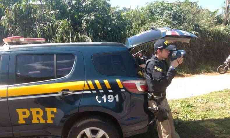 Agentes tero reforo nas estradas federais durante a fiscalizao na Semana Santa(foto: Divulgao/PRF)
