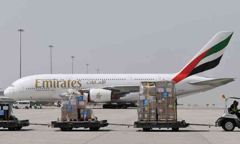 Emirates chegou a cogitar cancelar voos, mas decidiu manter seus roteiros areos(foto: KARIM SAHIB / AFP)