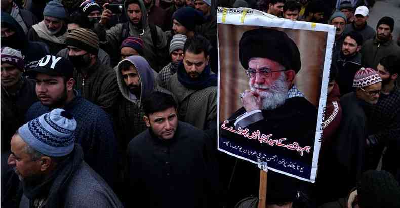  Houve protestos tambm, em apoio ao presidente do Ir, Hassan Rouhani(foto: Atta Kenare/AFP)