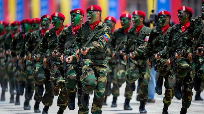 Em um pas marcado pela instabilidade poltica e escassez de bens bsicos, militares controlam os mais diversos setores da economia(foto: AFP)