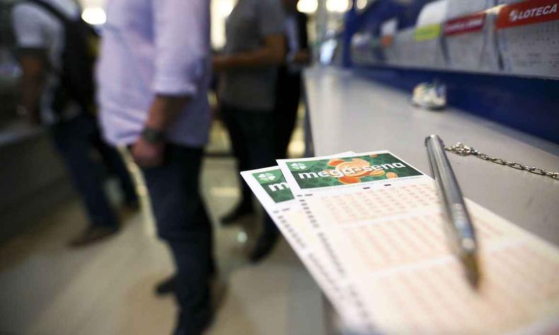 As apostas também ser realizadas pelo portal Loterias Caixa ou Aplicativo Loterias Caixa(foto: Marcelo Camargo/Agência Brasil) bilhete da Mega-Sena