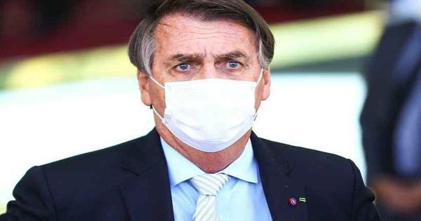 Casal usa camisa contra Bolsonaro e é impedido de tomar vacina - Vimarsana News