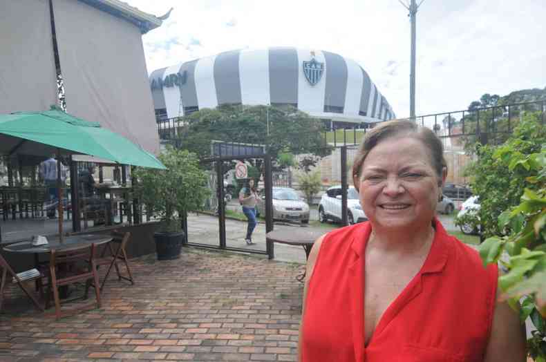 Rosana Ardes, a Nna, proprietria de um restaurante na regio onde est a Arena MRV