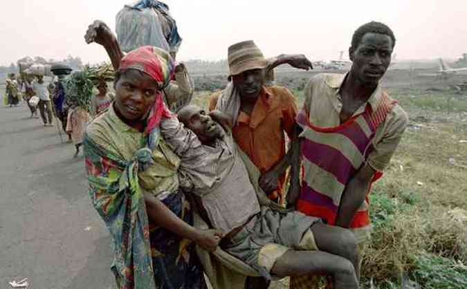 Refugiados sofrem com a fome na Repblica Democrtica do Congo, antigo Zaire, em 1994. Mudanas climticas devem afetar populaes vulnerveis do planeta, dizem pesquisadores(foto: PASCAL GUYOT / AFP)