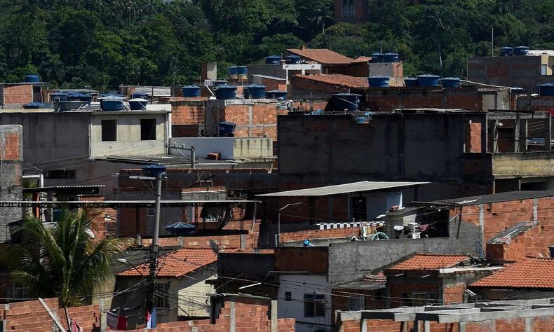 De acordo com a PM, os tiros partiram de traficantes da comunidade, comandada pela faco TCP (Terceiro Comando Puro).