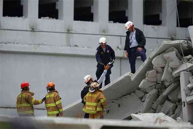 Desabamento matou trs pessoas e um homem ainda est desaparecido(foto: Joe Raedle/Getty Images/AFP)