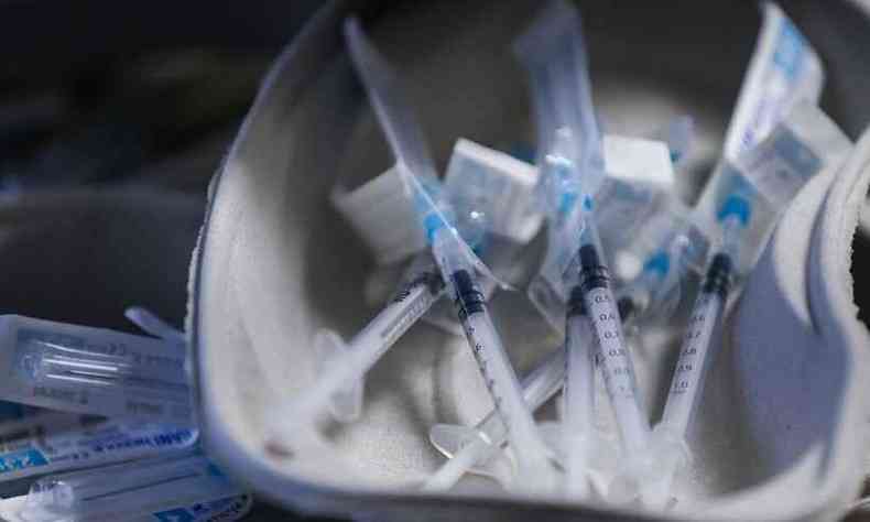 Ministrio da Sade apontou que sete Estados no teriam estoque suficiente de seringas e agulhas(foto: Kenzo Tribouillard/AFP)