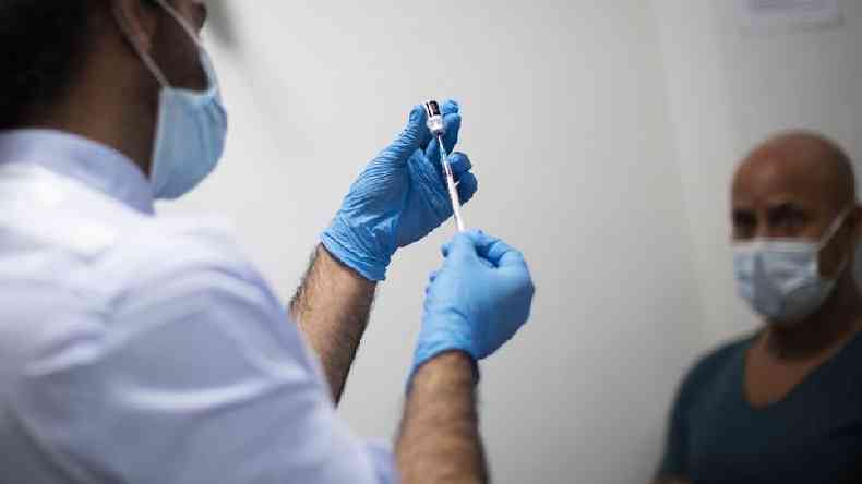 Brasil ainda no iniciou seu programa de vacinao contra a covid-19, como fizeram os EUA e o Reino Unido(foto: PA Media)