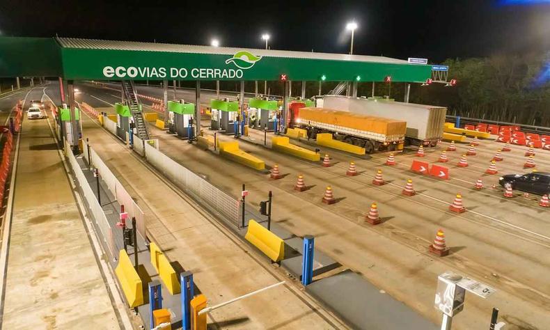 So sete praas de pedgio distribudas ao longo do trecho de 437 quilmetros na duas rodovias