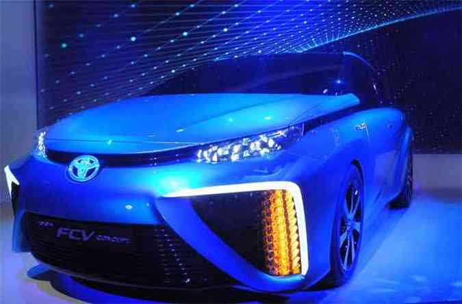 Carro movido a hidrognio foi mostrado durante o Salo Internacional de Eletrnica (Consumer Eletronics Show - CES) de 2014, em Las Vegas, Nevada, nos Estados Unidos.(foto: AFP PHOTO / ROB LEVER)