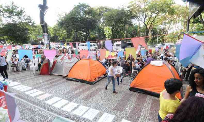 No mais longo protesto desse tipo no Centro de BH, professoras acamparam por quase trs semanas na Avenida Afonso Pena (foto: Beto Novaes/EM/DA Press)