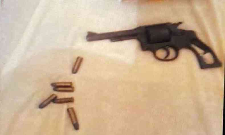 Assalto foi praticado por um homem e dois menores, usando a arma desse fornecedor(foto: PCMG/Divulgao)