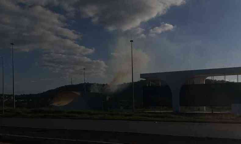 Incndio atinge parque prximo  Cidade Administrativa(foto: Corpo de Bombeiros/Divulgao)
