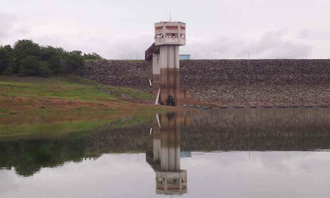 Reservatório que abastece Monte Claros, município que tem aproximadamente 400 mil habitantes, está com volume em apenas 21,8%(foto: José Ponciano/Divulgação) Reservatório que abastece Monte Claros, município que tem aproximadamente 400 mil habitantes, está com volume em apenas 21,8%(foto: José Ponciano/Divulgação)