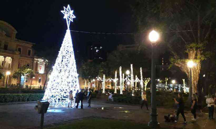 Teste de luzes revela a decoração de Natal da Praça da Liberdade - Gerais -  Estado de Minas
